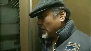 O fată cu fete sexi goale un fund frumos pampers prietenul ei cu un co posizione