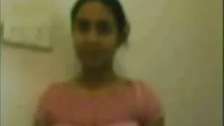 Întuneric fata dezbrăcat pentru fete goale video a gusta noul ei iubit ' s cock