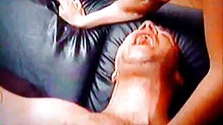 Blonde Trio te distrezi cu mare Penis de femei goale blonde cauciuc