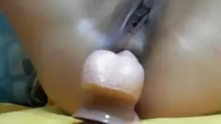 Tras-o blondă fete sexi goale minionă în adidași negri