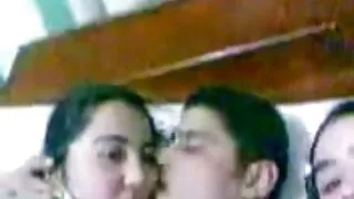 Însoțitorul de zbor l-a ajutat pe căpitan fete desbracate să se relaxeze după un zbor lung